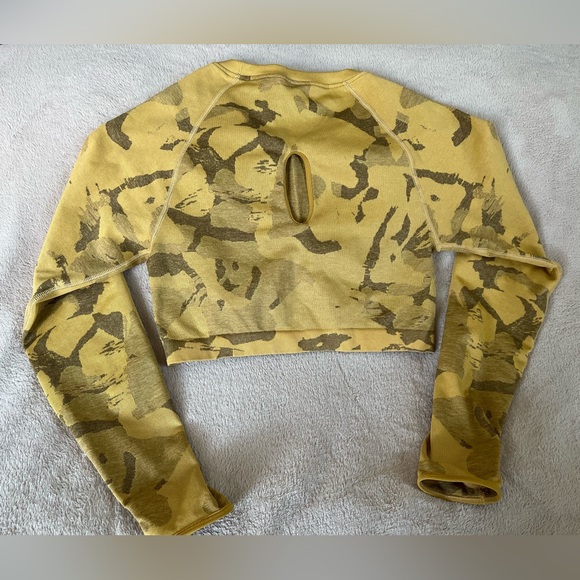 Gymshark Camo Workout Set - Picture 7 of 13